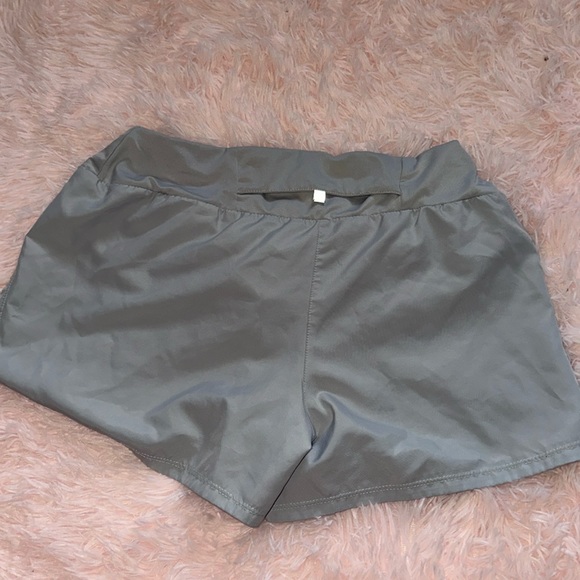 Grey nike shorts - Picture 2 of 2